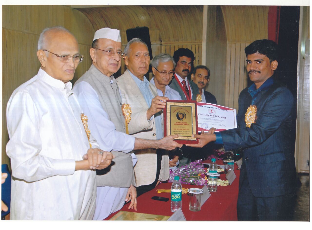 dental doctor balakumaran received award from from Indian solidarity council, New Delhi